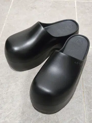 새상품 OFOF 1F MATT BLACK 사보 샌들 통굽
