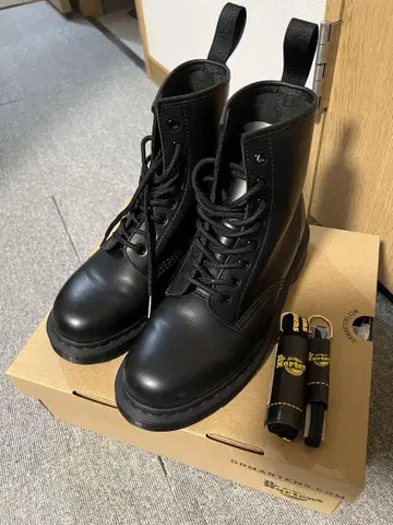 닥터 마틴 1460mono UK8 (27cm)