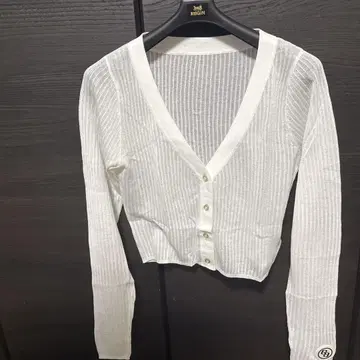 GYDA 화이트 리브 니트 V넥 가디건