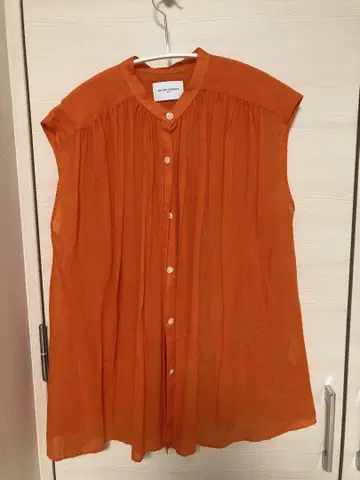 UNITED ARROWS 오렌지 슬리브리스 셔츠