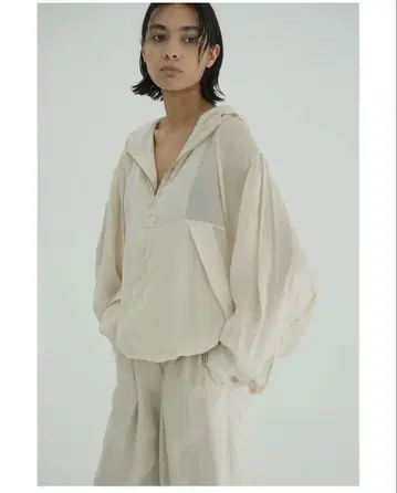 CLANE SHEER AIRY ZIP HOODIE 사이즈 2