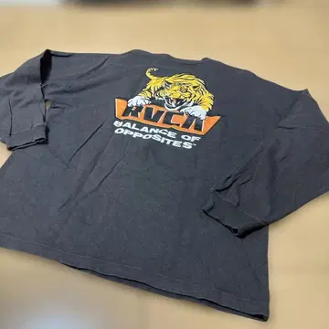 RVCA 트라 그래픽 긴팔 티셔츠