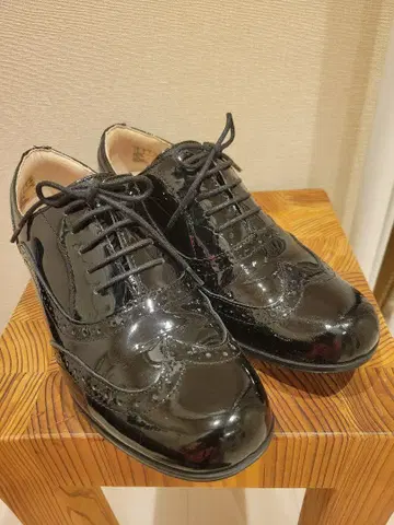 Clarks 클락스 에나멜 신발 24.5cm
