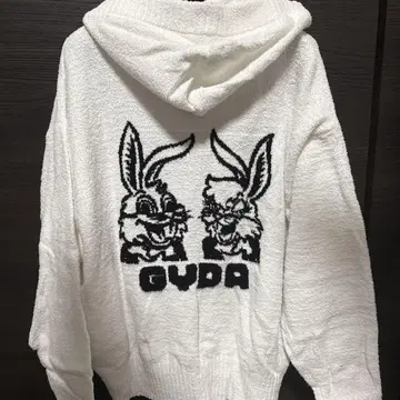 GYDA 토끼 자수 화이트 후드티 양말 포함