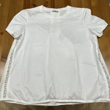 몽클레어 화이트 티셔츠