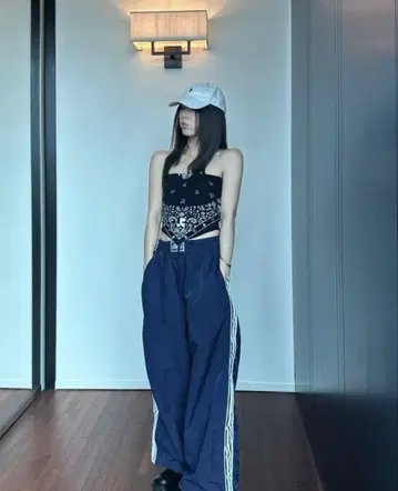 badblood 네이비 사이드 스트라이프 이지 팬츠