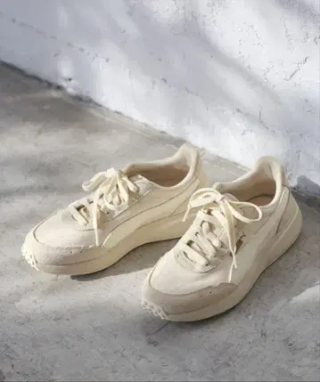 로페피크닉 PUMA 푸마의 통굽 스니커즈 R78 그랑스 베이지 계열