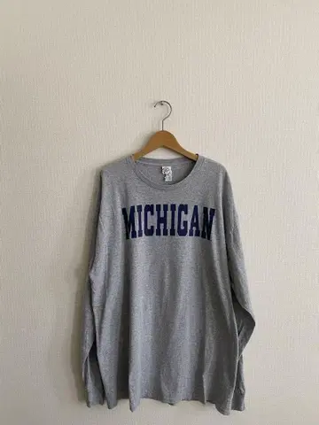 MICHIGAN 로고 긴팔 티셔츠 그레이