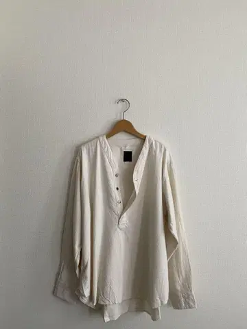 EASY TO WEAR 아이보리 풀오버 스키퍼 긴팔 셔츠