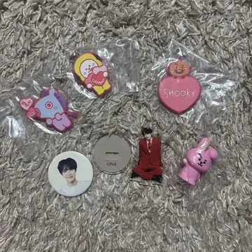 BTS V 아크릴 스탠드 J-HOPE 캔뱃지, BTS 키링 세트