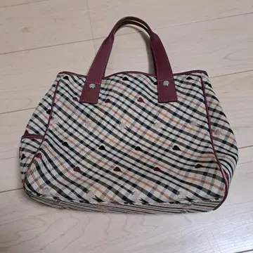 체크 무늬 핸드백