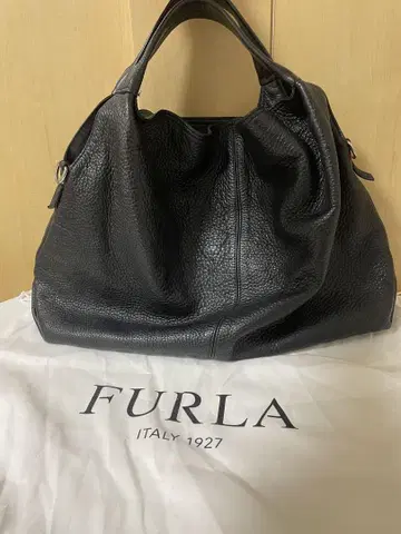 FURLA (훌라) 블랙 가죽 핸드백