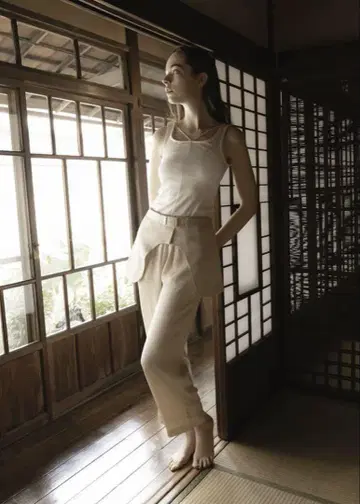 RAW STUDIO 첫 번째 컬렉션