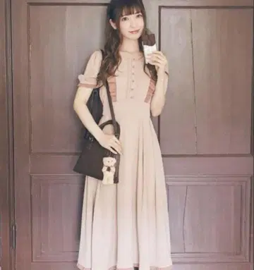 메종 드 플뢰르 쁘띠 로브 카논 캐러멜라이즈 원피스 베이지