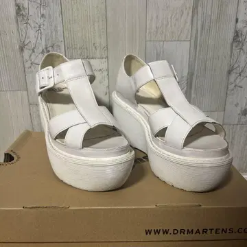 Dr. Martens 화이트 샌들