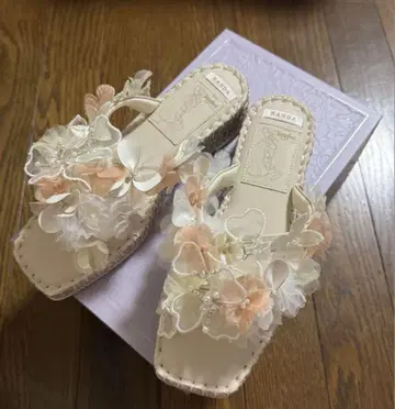 RANDA 라푼젤 콜라보 플라워 플랫 샌들
