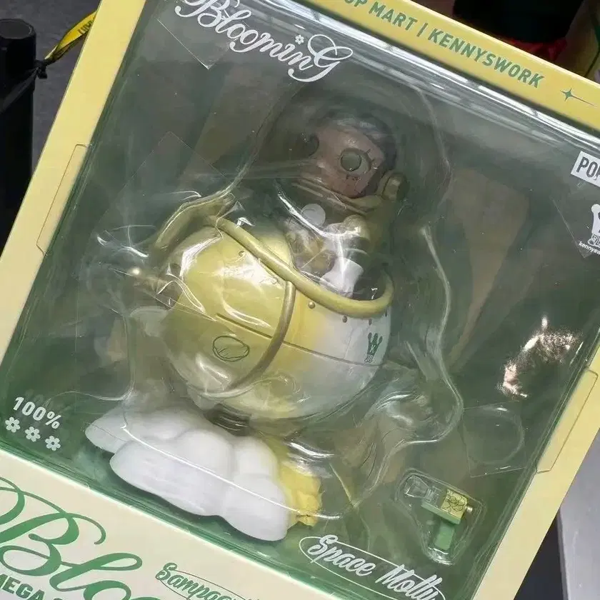 ポップマート Space Molly Blooming Sampaguita Pop Mart Launches Sampaguita-Inspired Space Molly