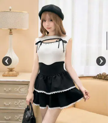 미셸 마카롱 치비 프릴 바이컬러 슬림 레그 스커트