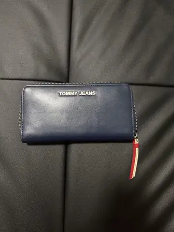 TOMMY JEANS 네이비 장지갑