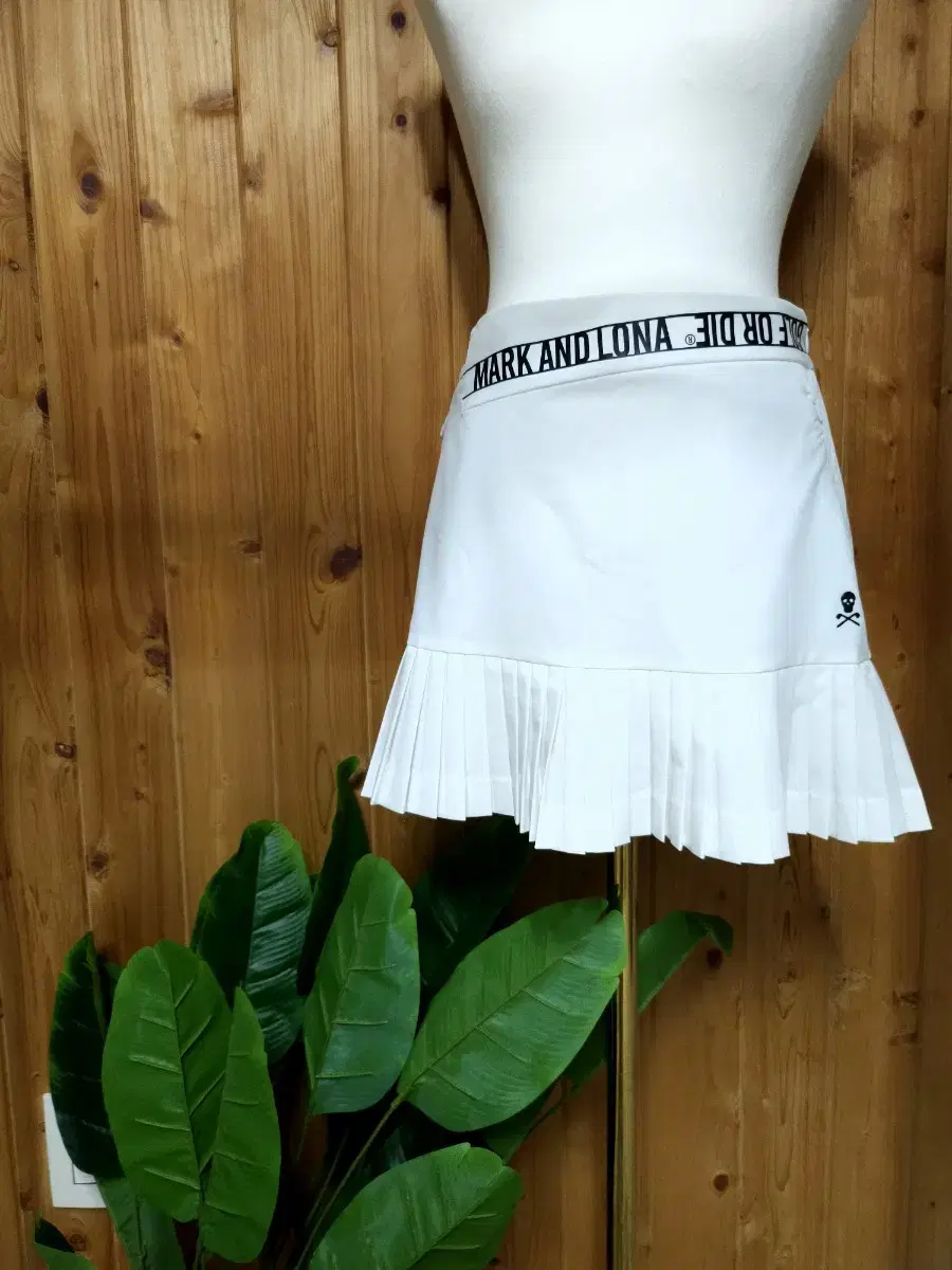 Mark & Lona Golf Skirt, 28 inches, Size 38