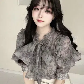 TITTY&CO. 프릴 쓰리 슬리브 리본 블라우스 titiy&co