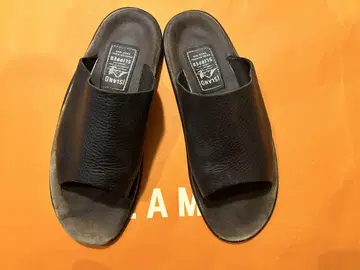 ISLAND SLIPPER 블랙 샌들