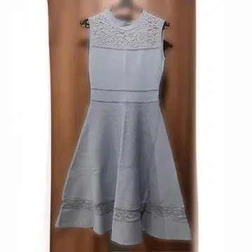 tocco closet 플라워 레이스 절개 니트 슬리브리스 원피스