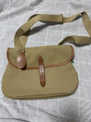브레디 숄더백