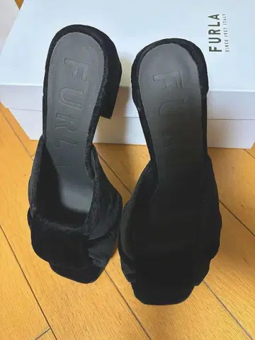 훌라 블랙 뮬 37 샌들