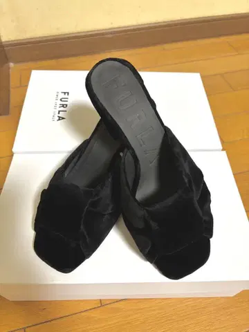 훌라 블랙 뮬 37 샌들