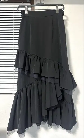 HARE 티어드 스커트 블랙