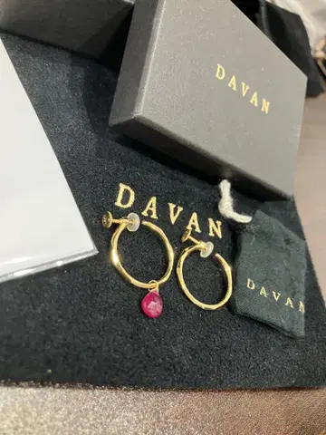 Davan 골드 루비 귀찌