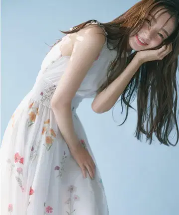 스나이델 하트 원피스 보타니컬 신상 이번 시즌 백 프릴 원피스