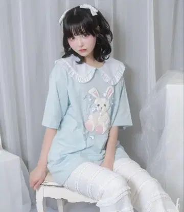 허니시나몬 아이스 리본 허니 카라 부착 티셔츠