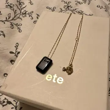 ete 심플 블랙 목걸이