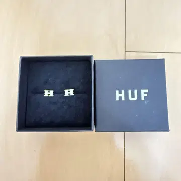 HUF H형 귀걸이 실버 양쪽 귀