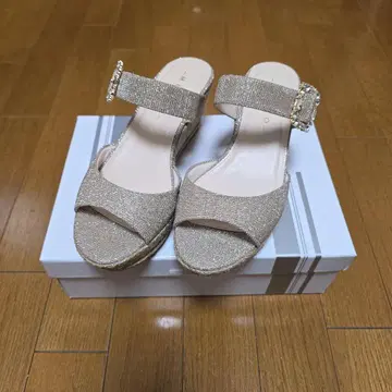 MELMO 골드 웨지 샌들