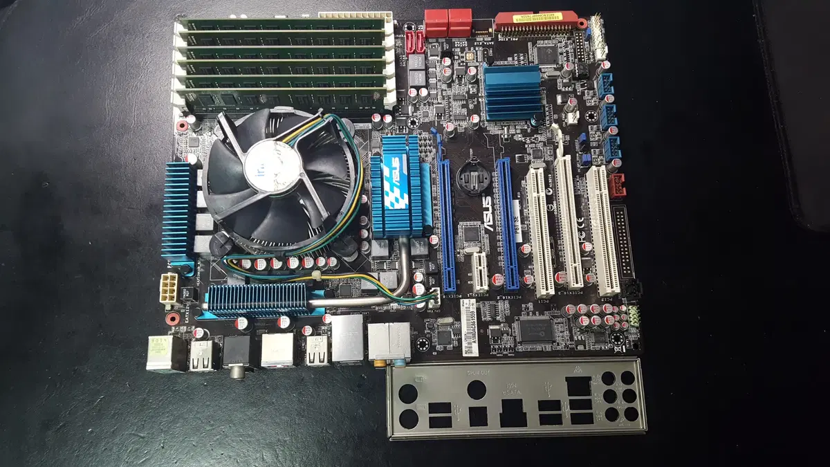 Intel Board Set / Asus P6T SE / i7-960 / 24gb