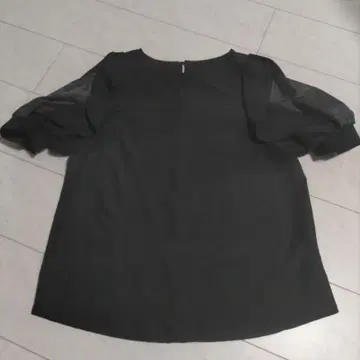 Natural Beauty Basic 벌룬 슬리브 블랙 상의