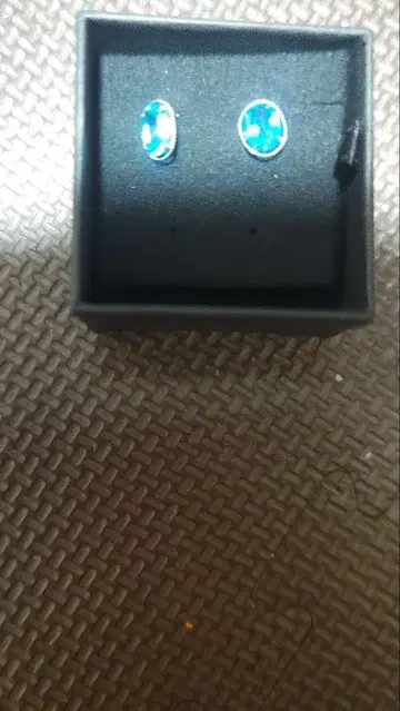 Pt. 블루 토파즈, 오벌형 귀걸이