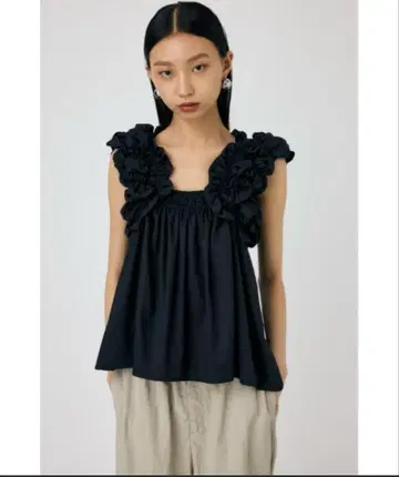 moussy 어깨 프릴 탑