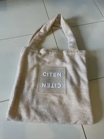 CITEN 로고 토트백 라메 화이트
