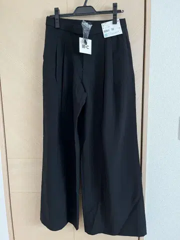 M 유니클로 C 유니클로 감동 턱 와이드 팬츠 블랙
