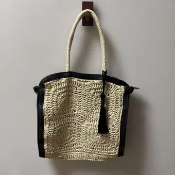 CAPRICIEUX LE'MAGE 파이핑 패널 페이퍼 토트백