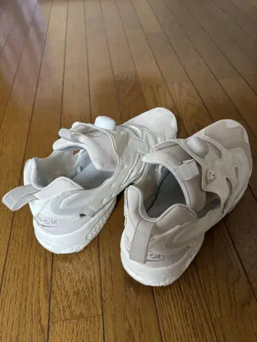 리복 Instapump Fury 화이트