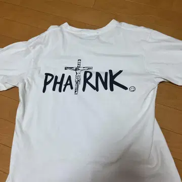 PHATRNK 화이트 티셔츠