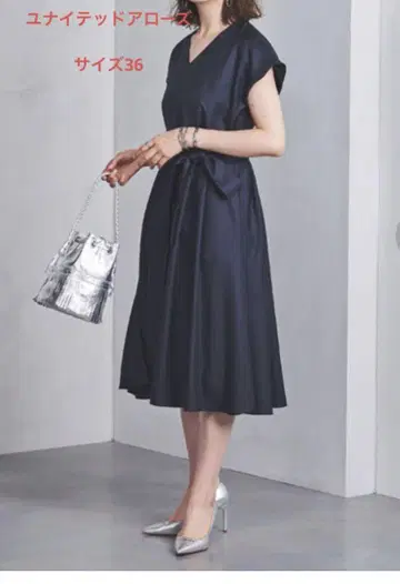미사용급 유나이티드 애로우즈 슬리브리스 원피스 네이비 로얄 블루