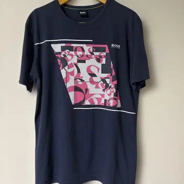 HUGO BOSS 네이비 티셔츠 그래픽 프린트