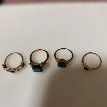 에메랄드 컷 그린 컬러 보석 반지