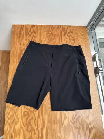 데상트 하프 팬츠